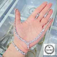 سرویس نقره با عیار 925 و آبکاری طلاسفید بدون ریزش نگین دقیقا مشابه طلا