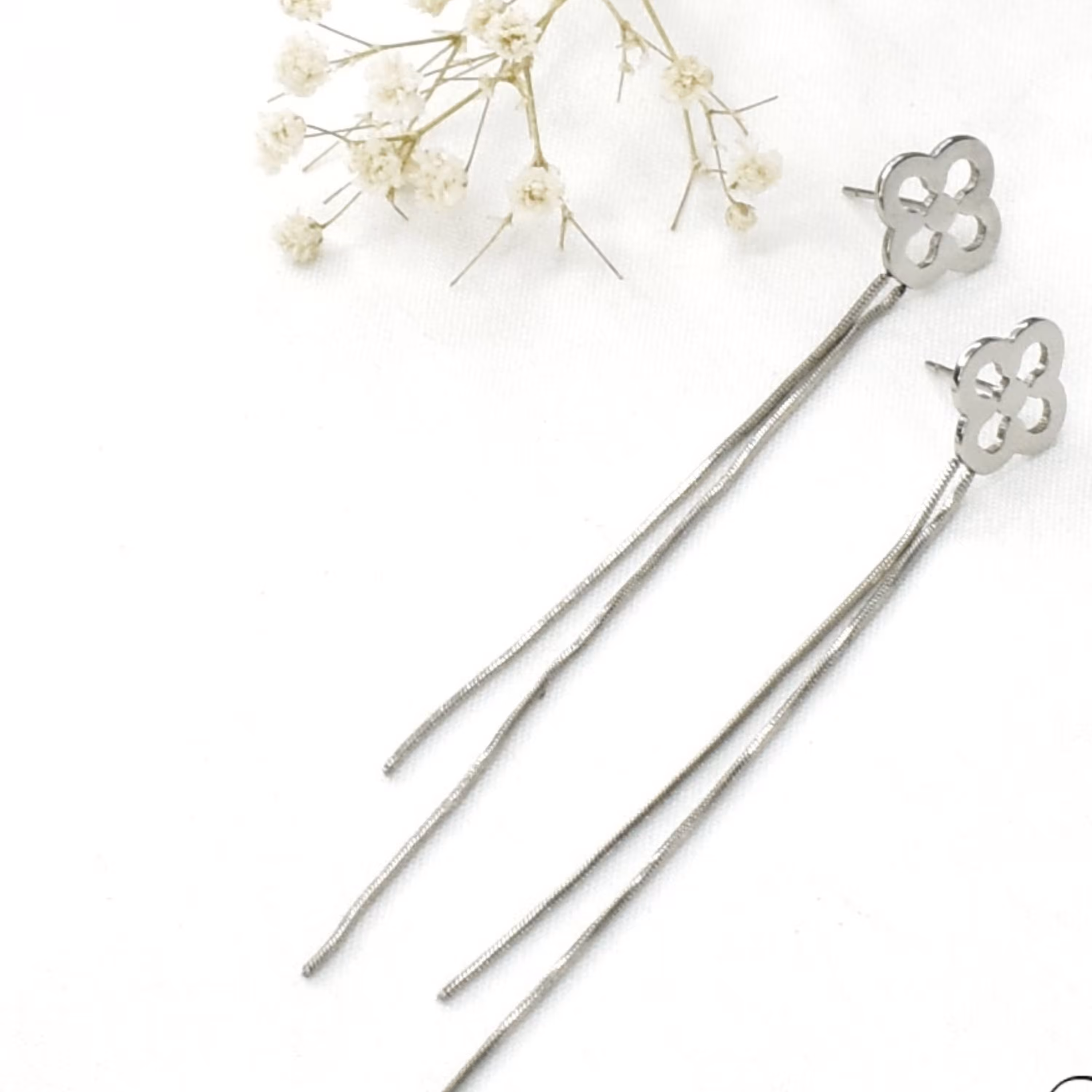 گوشواره آویز سفید رنگ ثابت ضدحساسیت طرح طلا کد6696