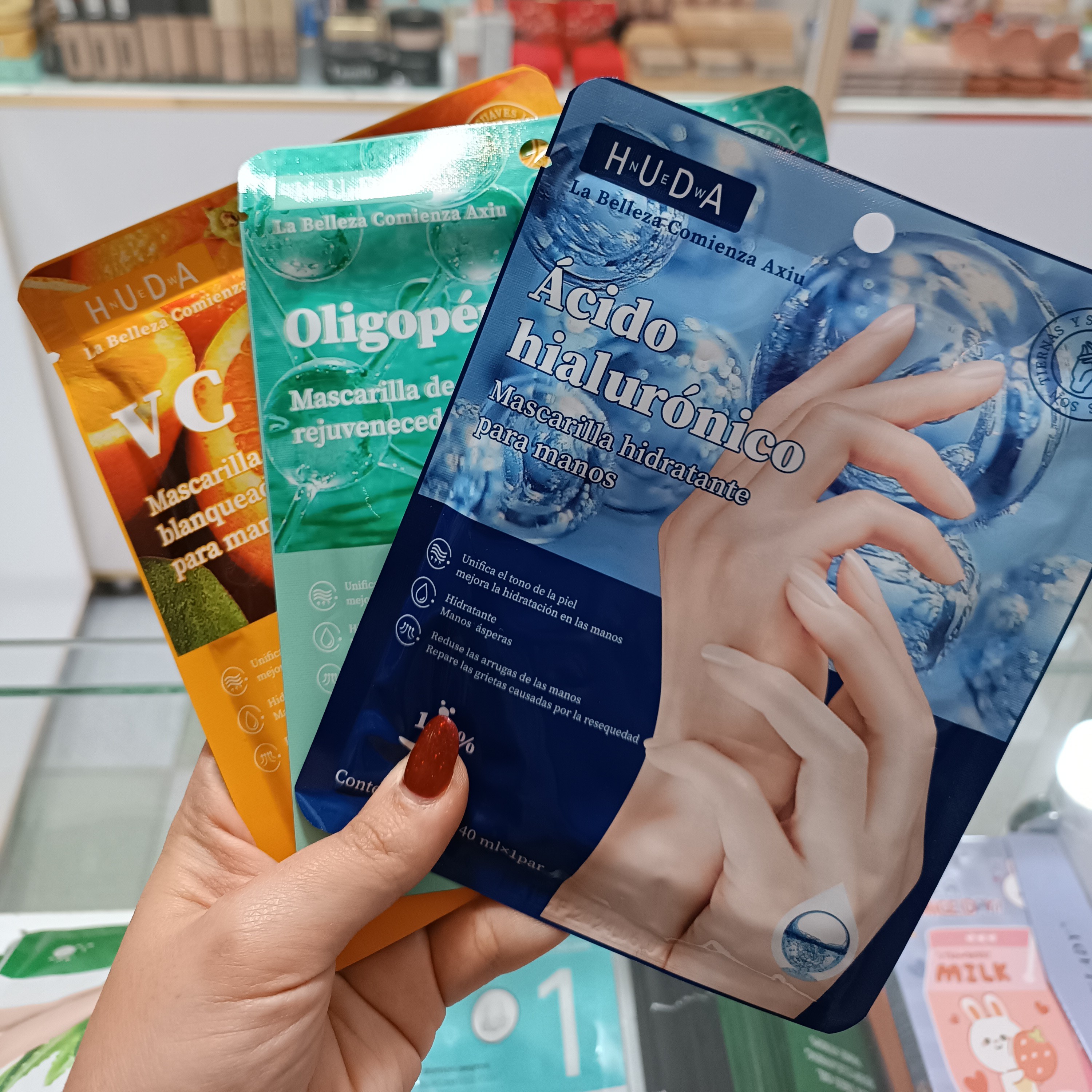 ماسک دست ورقه ای هدی
Huda hand mask

این ماسک در سه مدل هیالورونیک اسید و ویتامین سی و الیگوپپتید  است 