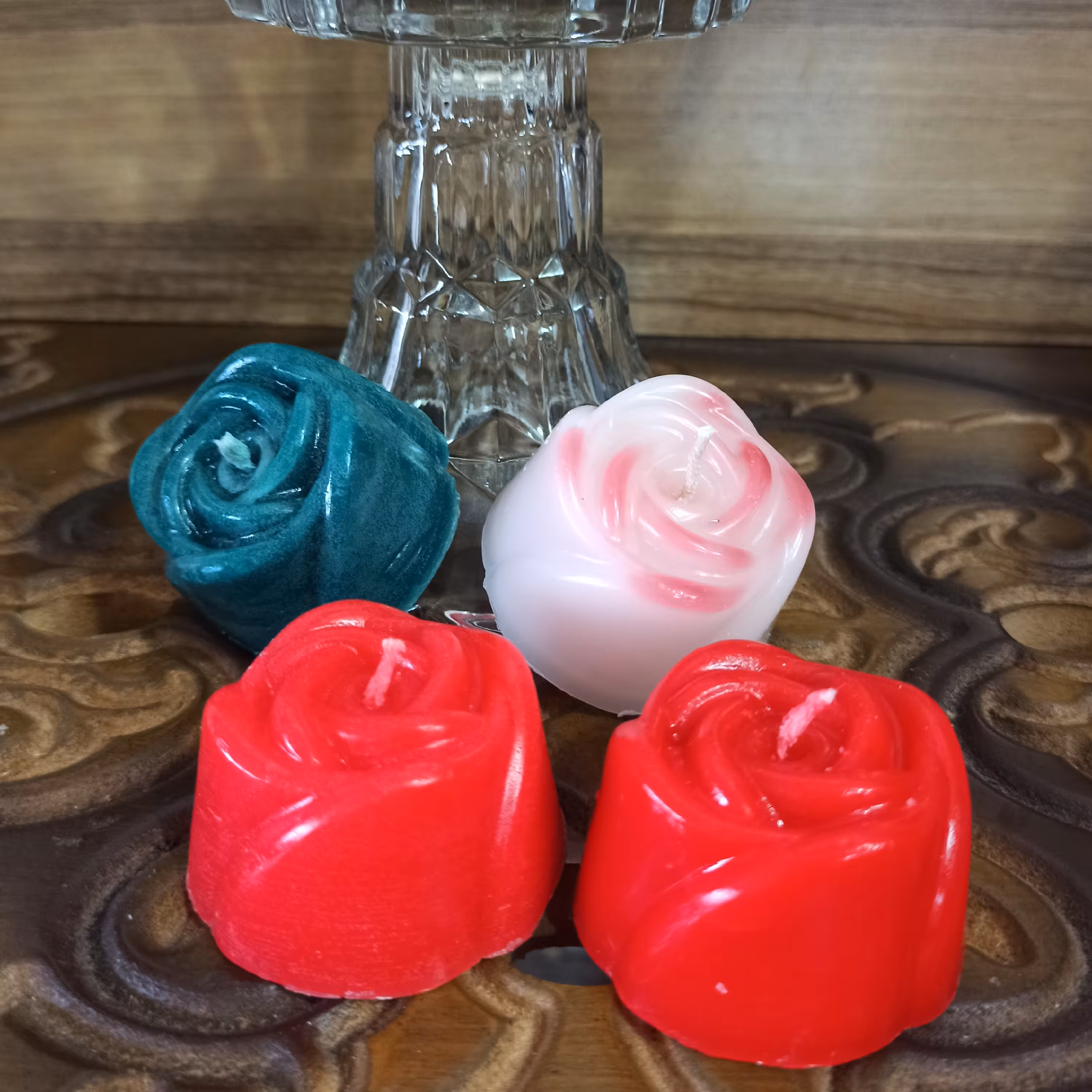 شمع گل رز  در رنگهای سفید صورتی  قرمز بنفش سبز گلبهی نارنجی چند رنگ