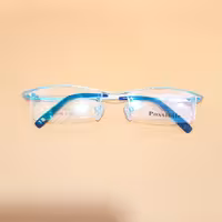 عینک طبی اسپرت مدل نیمه قاب عدسی پیچ خور قابلیت ساخت عدسی طبی دارد بسیار ظریف و