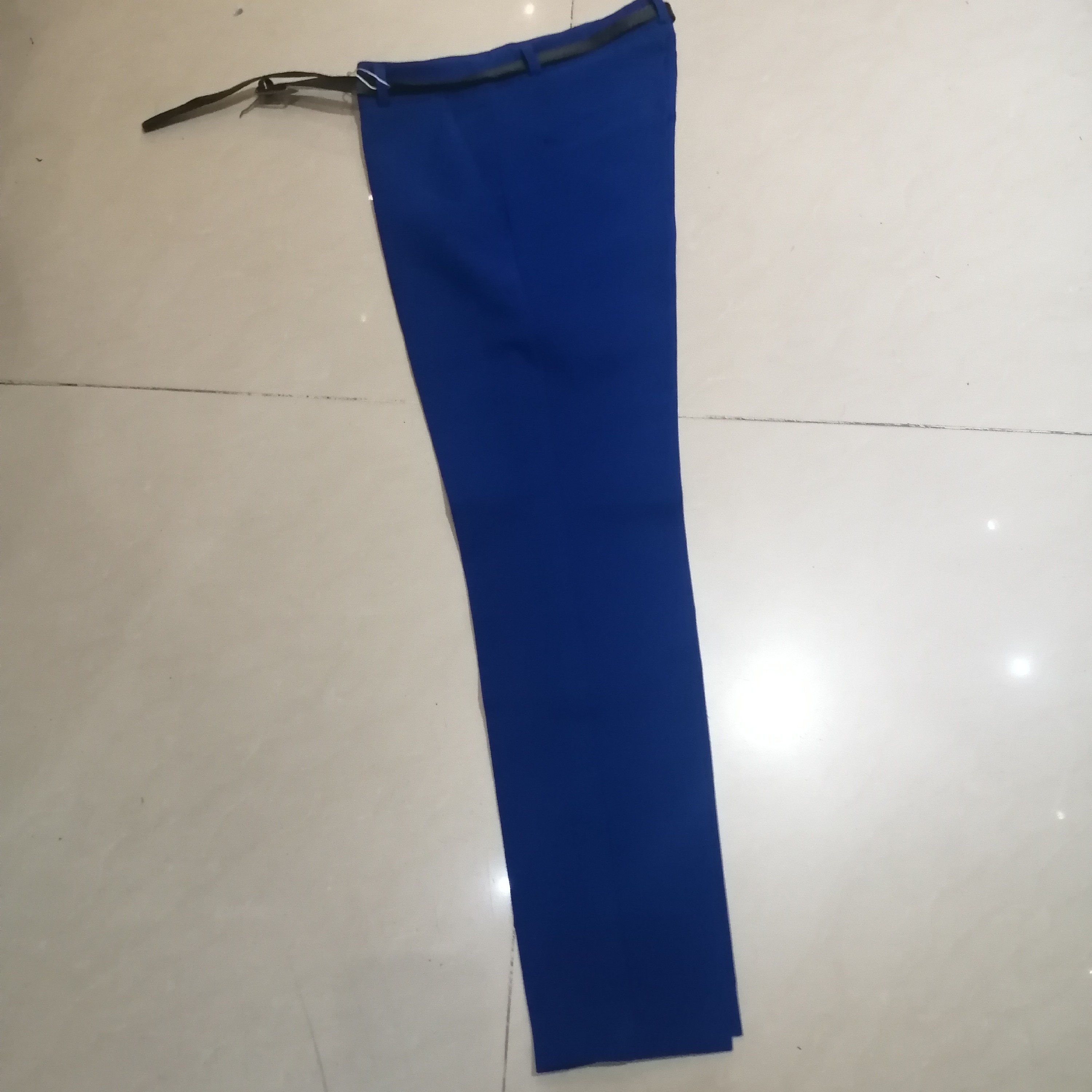 شلوار پارچه ای آبی کاربنی