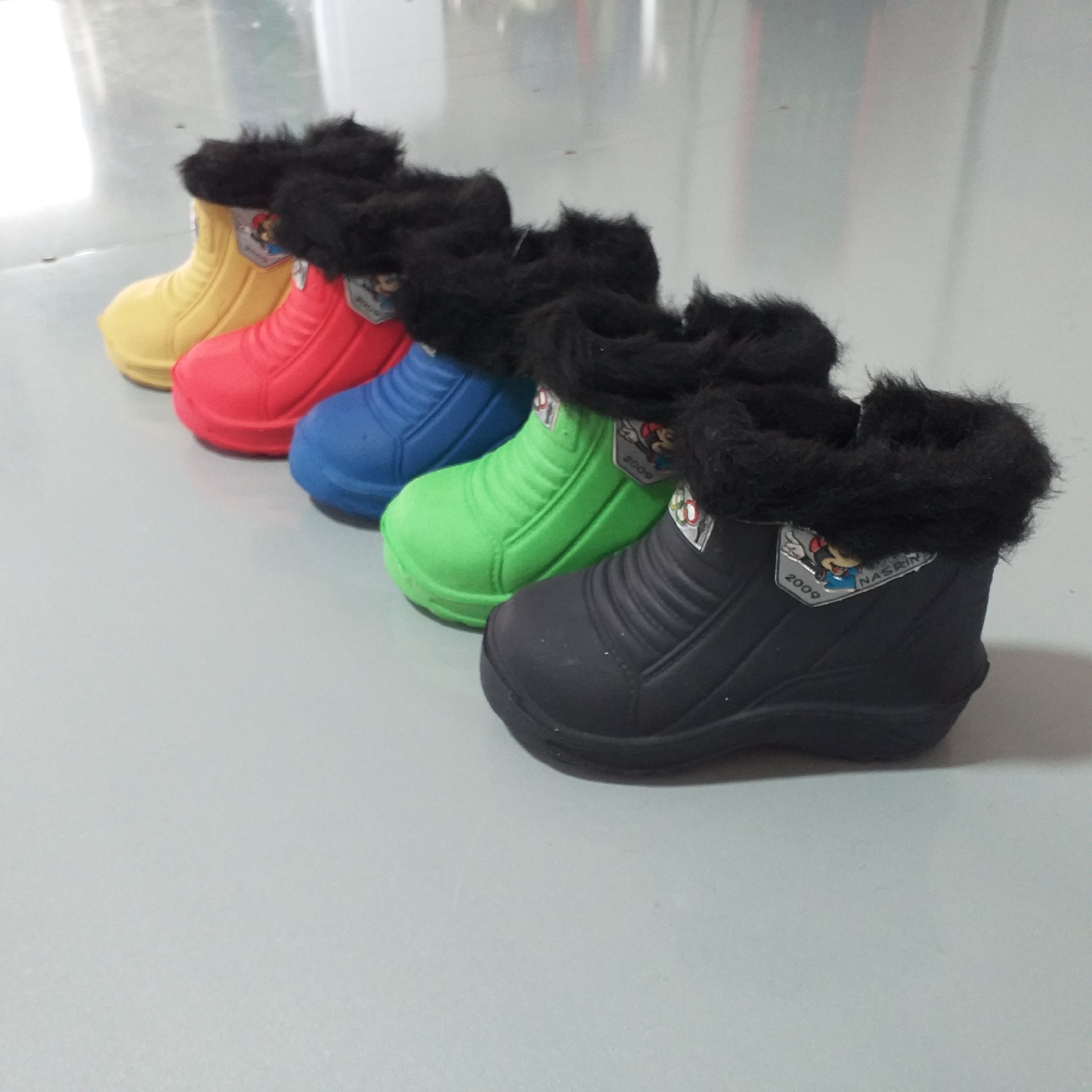 چکمه بچگانه پلاستیکی نقلی  فقط  سایز 22