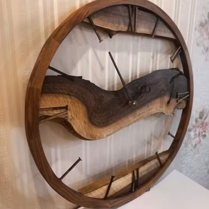 ساعت روستیک با چوب خوش نقش گردو  با موتور بی صدا با اعداد چوبی. زیبایی خانه خود را چند برابر کنید 