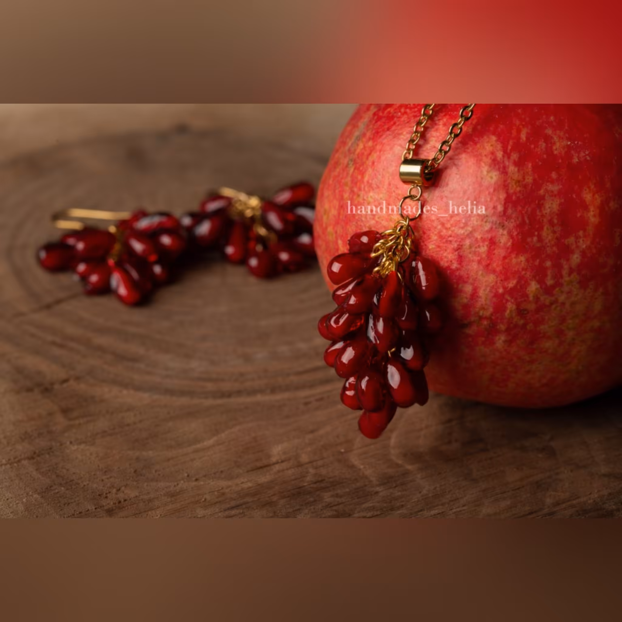 گردنبند دونه اناری استفاده از یراق آلات رنگ ثابت و با کیفیت