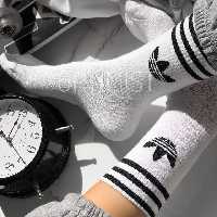 جوراب کش انگلیسی ساقدار اسپرت طرح آدیداس سه خط پنبه ای فری سایز