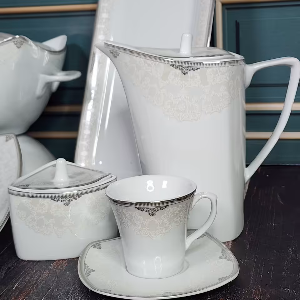 سرویس چینی 6نفره و دوازده نفره پرفروش شیک پردیس هزینه ارسال به عهده مشتری محترم 