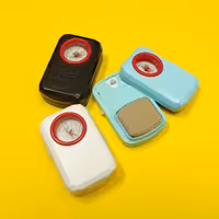 مهر رکعت شمار قبله نما دار رزم آرا امین در سه رنگ سفید و مشکی و فیروزه ای