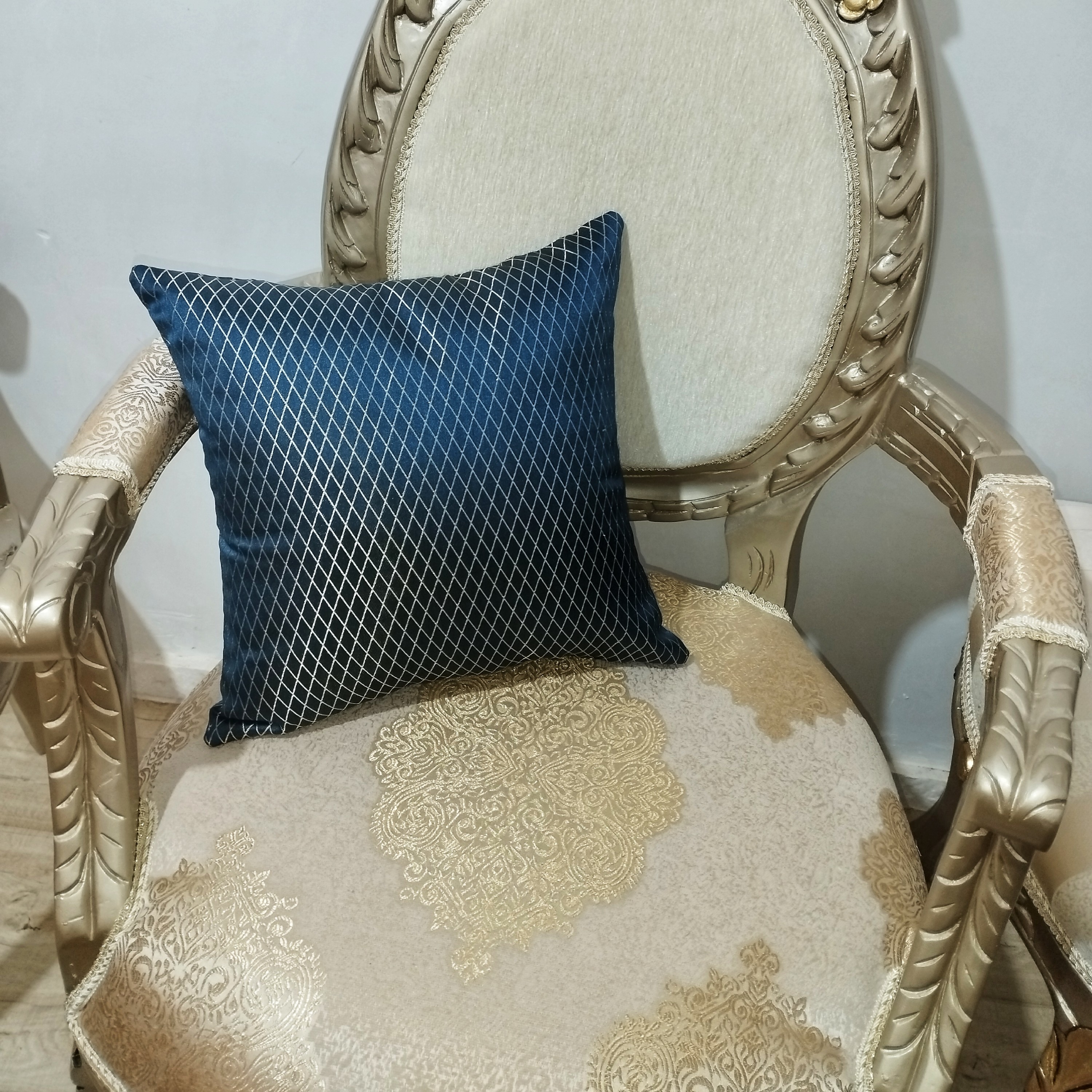 2 عدد کاور کوسن سرمه ای با لوزی های طلایی ارسال رایگان سایز 40 در 40 پک دو عددی (یک جفت)