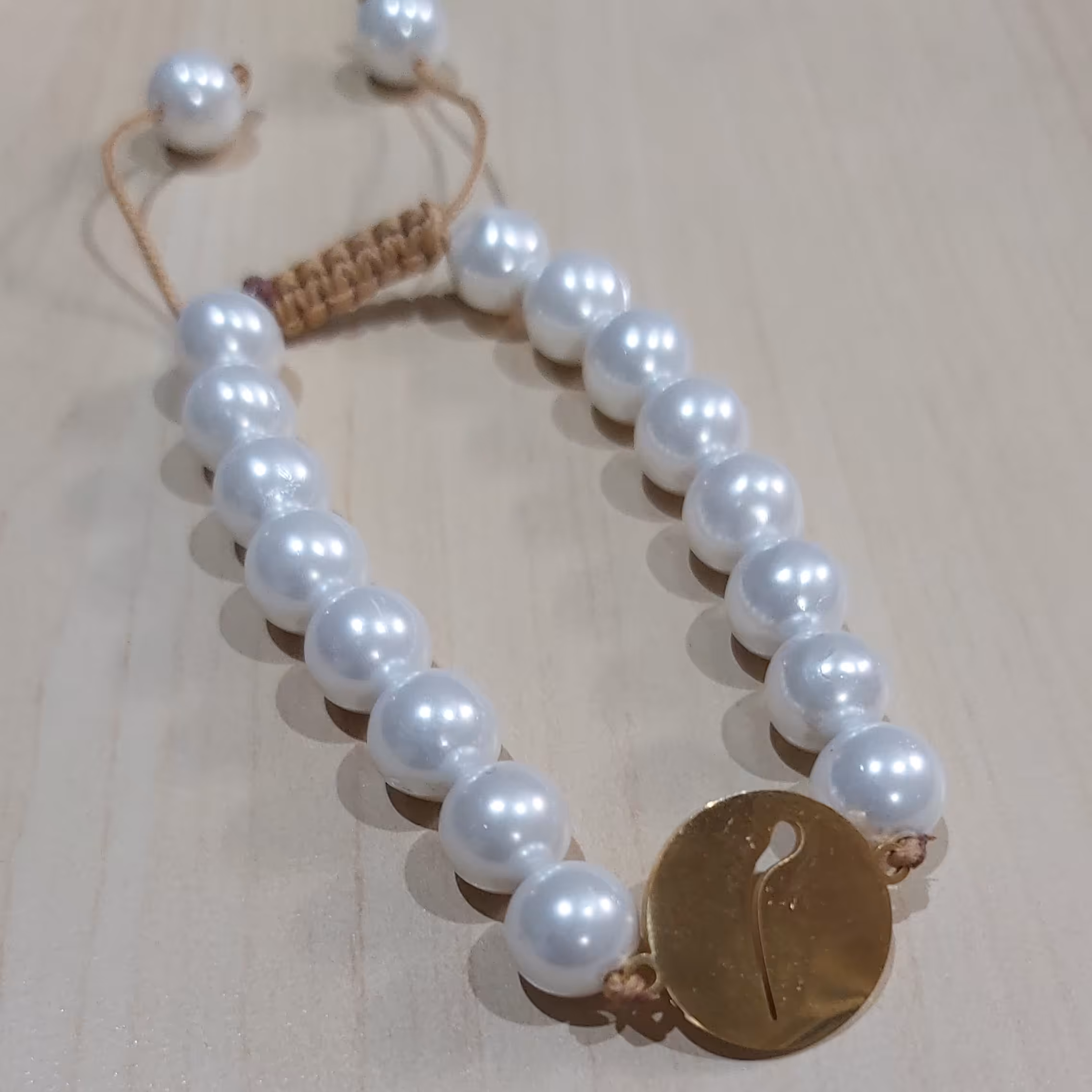 دستبند مروارید و حرف م