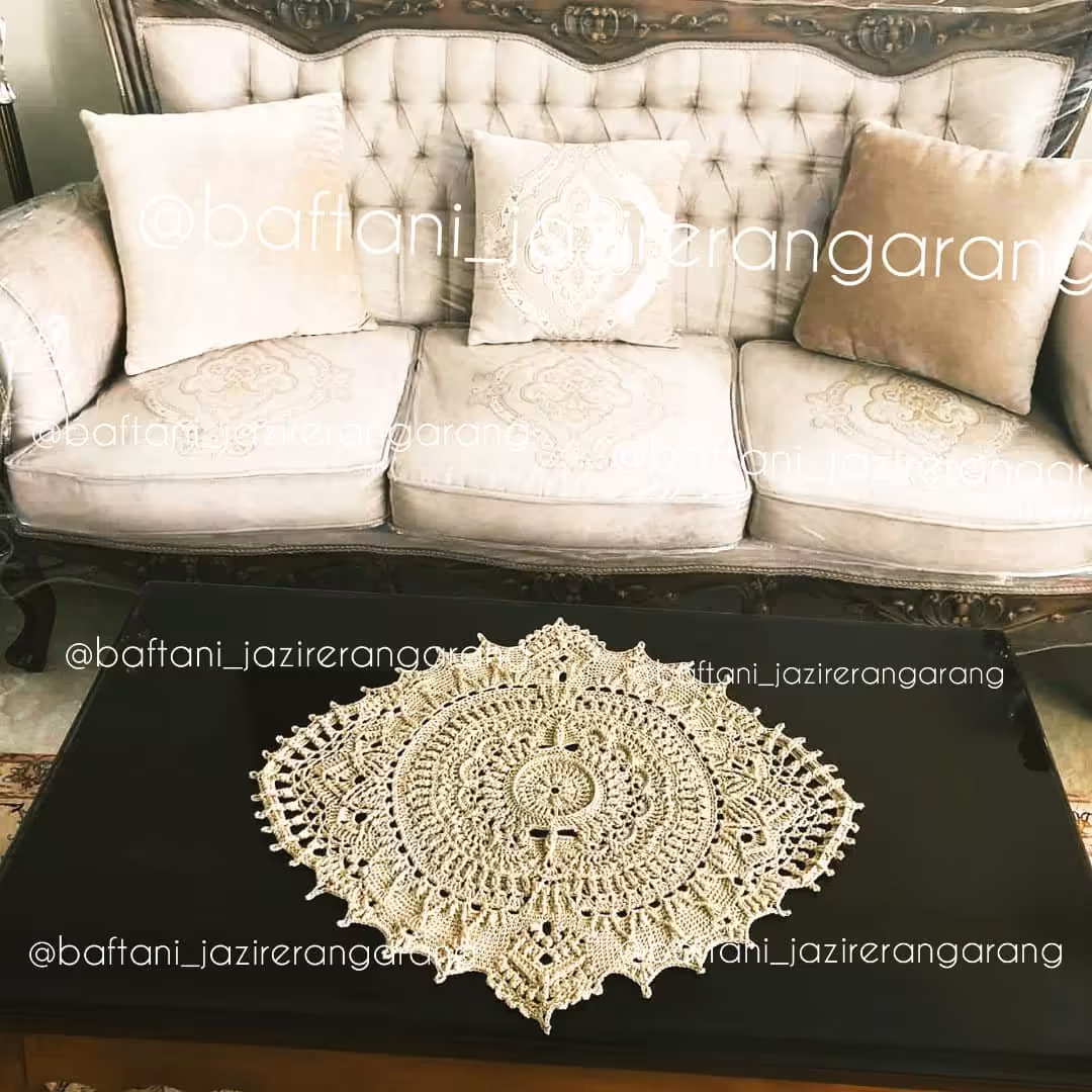 رومیزی طرح ماندالا ماریان ، ابعاد 50×65،رنگ لمه استخوانی طلایی