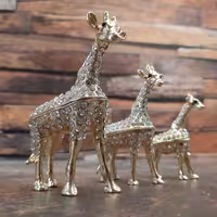 جاجواهری  مجسمه زرافه سه تایی طلایی رنگ ثابت  