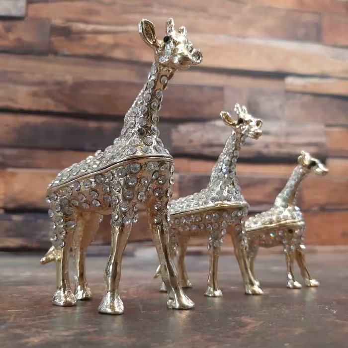 جاجواهری  مجسمه زرافه سه تایی طلایی رنگ ثابت  