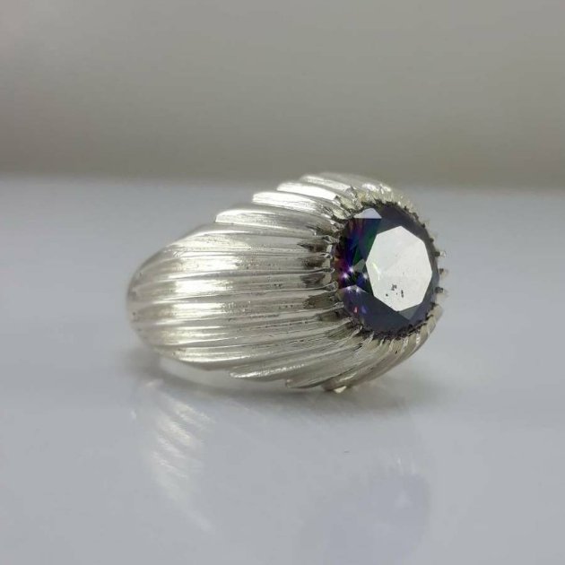 انگشتر نقره با نگین گوتیت یا همون توپاژ هفت رنگ 