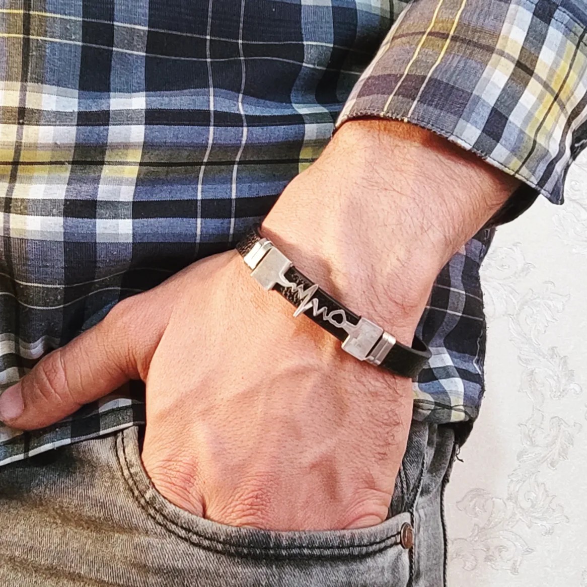 دستبند چرمی طرح ضربان قلب