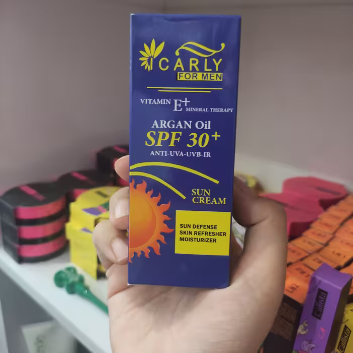 ضدآفتاب آی کارلی مناسب آقایان با spf30 حاوی ویتامین ای ضدآفتاب با کیفیت 