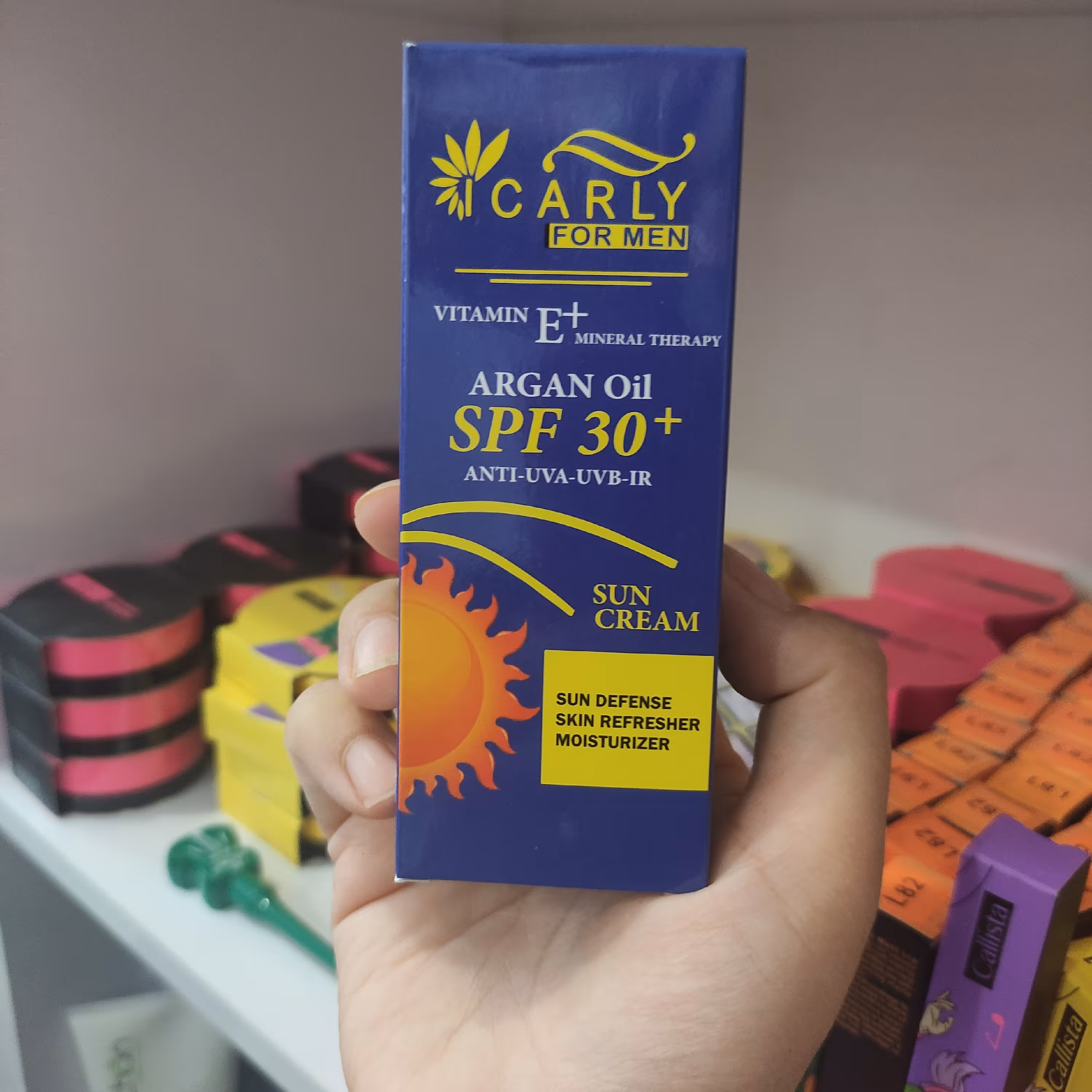 ضدآفتاب آی کارلی مناسب آقایان با spf30 حاوی ویتامین ای ضدآفتاب با کیفیت 