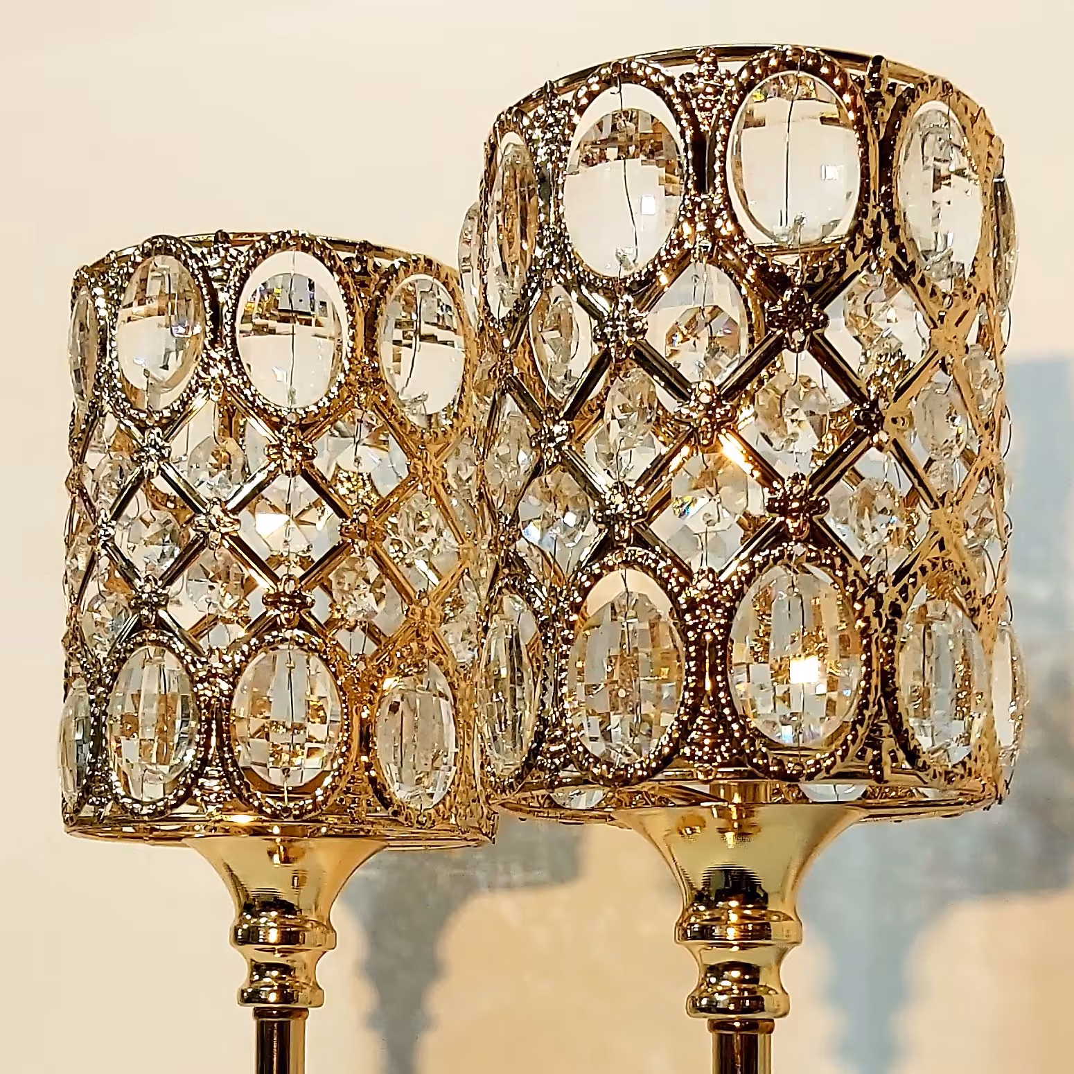 شمعدان ایستاده طلایی نگین کریستالی عالیجناب در ارتفاع 38cm