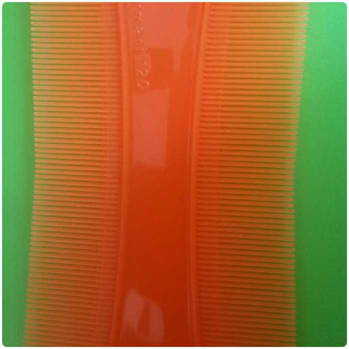 شانه ضد شپش پلاستیکی دندانه خیلی ریز مخصوص شوره و... (یک عددبرای انتخاب دررنگ .سبز.آبی.توسی.مشکی)