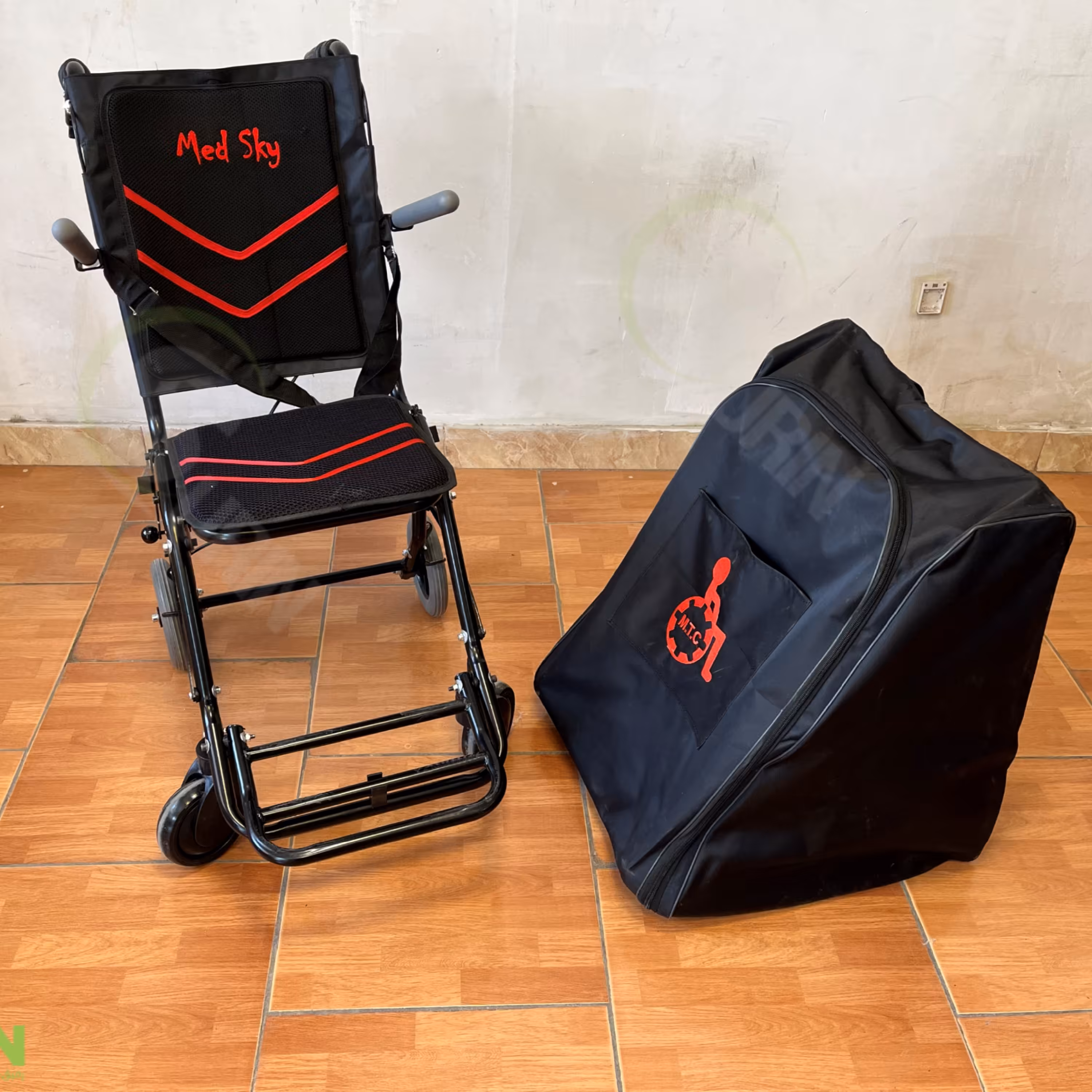 ویلچر  مسافرتی (خیلی سبک)  هزینه ارسال به عهده مشتری میباشد(پسکرایه)