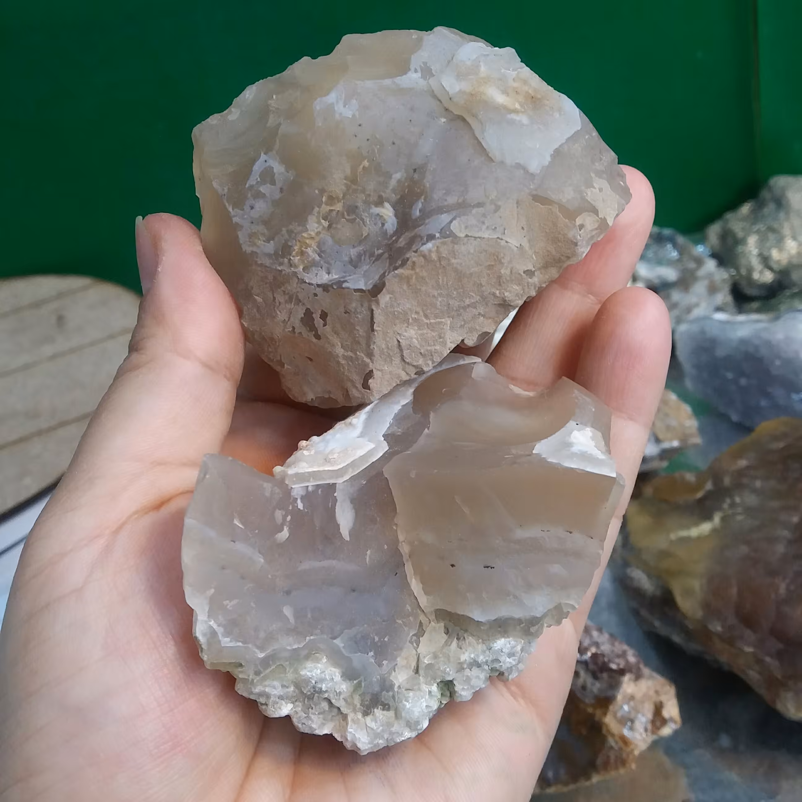 عقیق اصل سنگ عقیق عسلی شفاف زیبا و کمیاب دو عدد باهم 