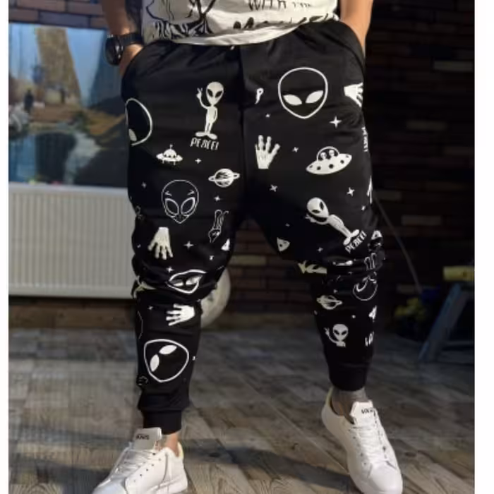شلوار اسلش خانگی و بیرونی پسرانه و دخترانه شلوار لش و مچی طرح ادم فضایی مشکی سفید (ارسال رایگان)