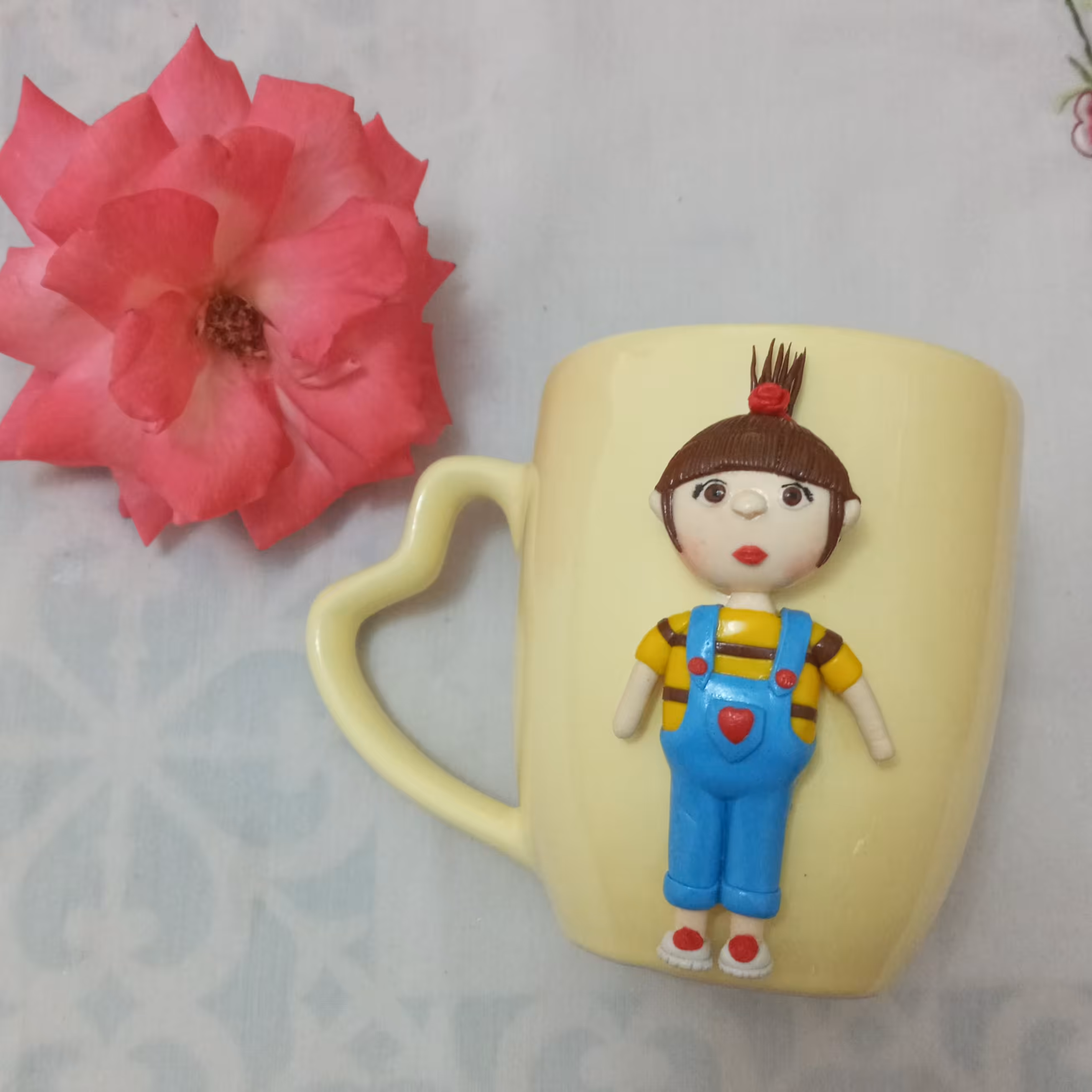 ماگ عروسکی خمیری طرح دختر کوچولو