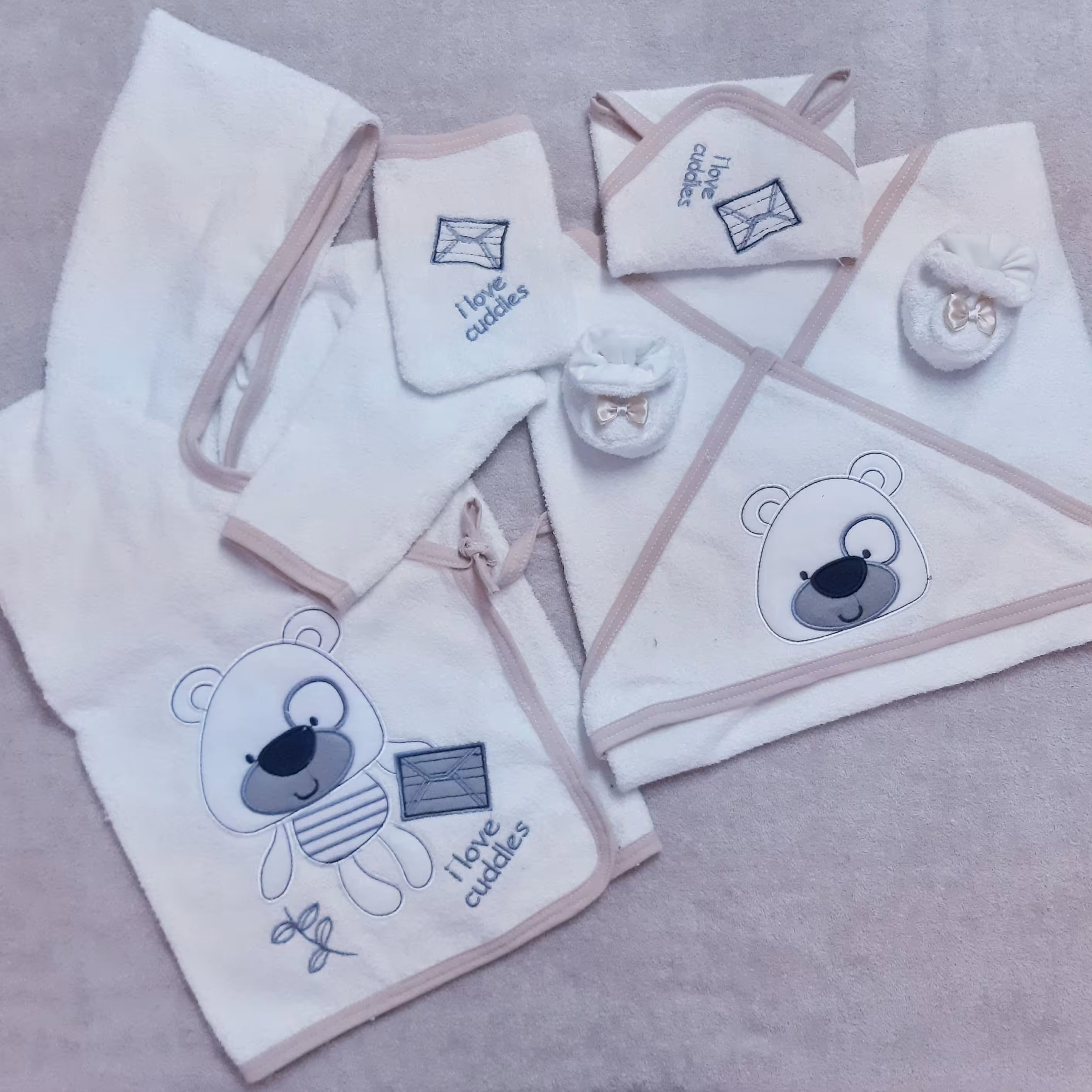 حوله نوزادی سفید طرح خرس