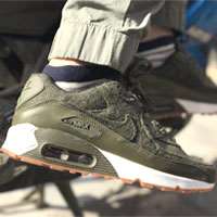 کفش کتانی رانینگ نایک ایرمکس90   nike 2017 air max 90  700155-402