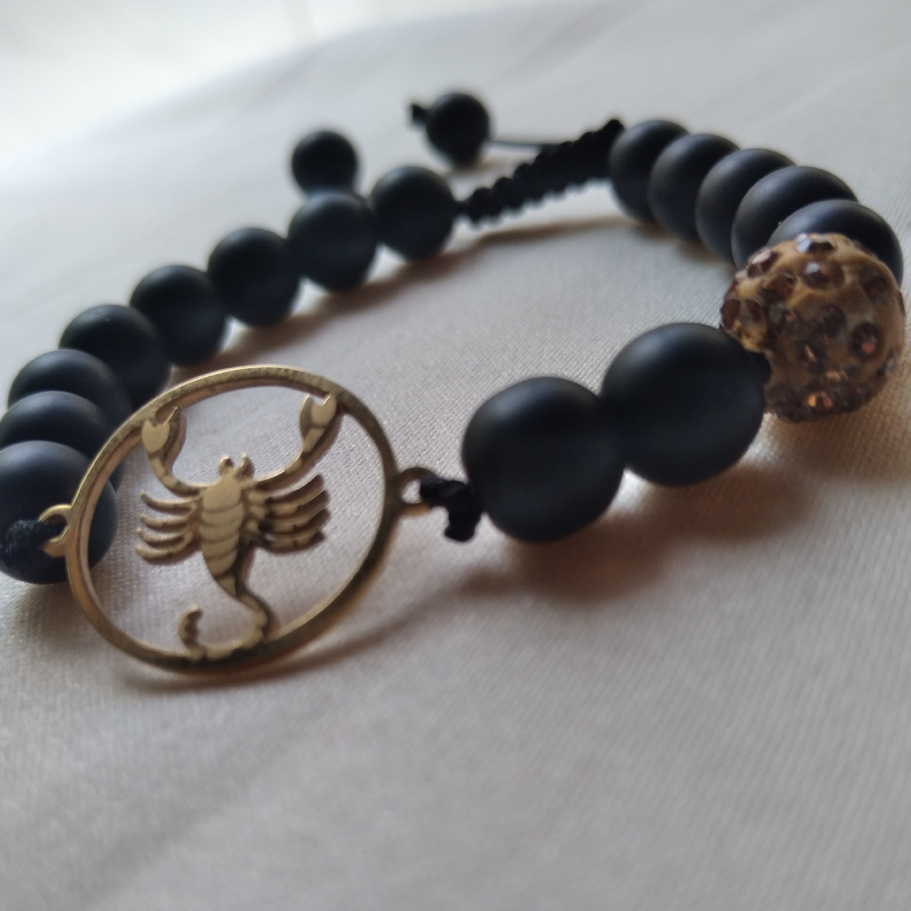 دستبند ماه تولد( عقرب) 