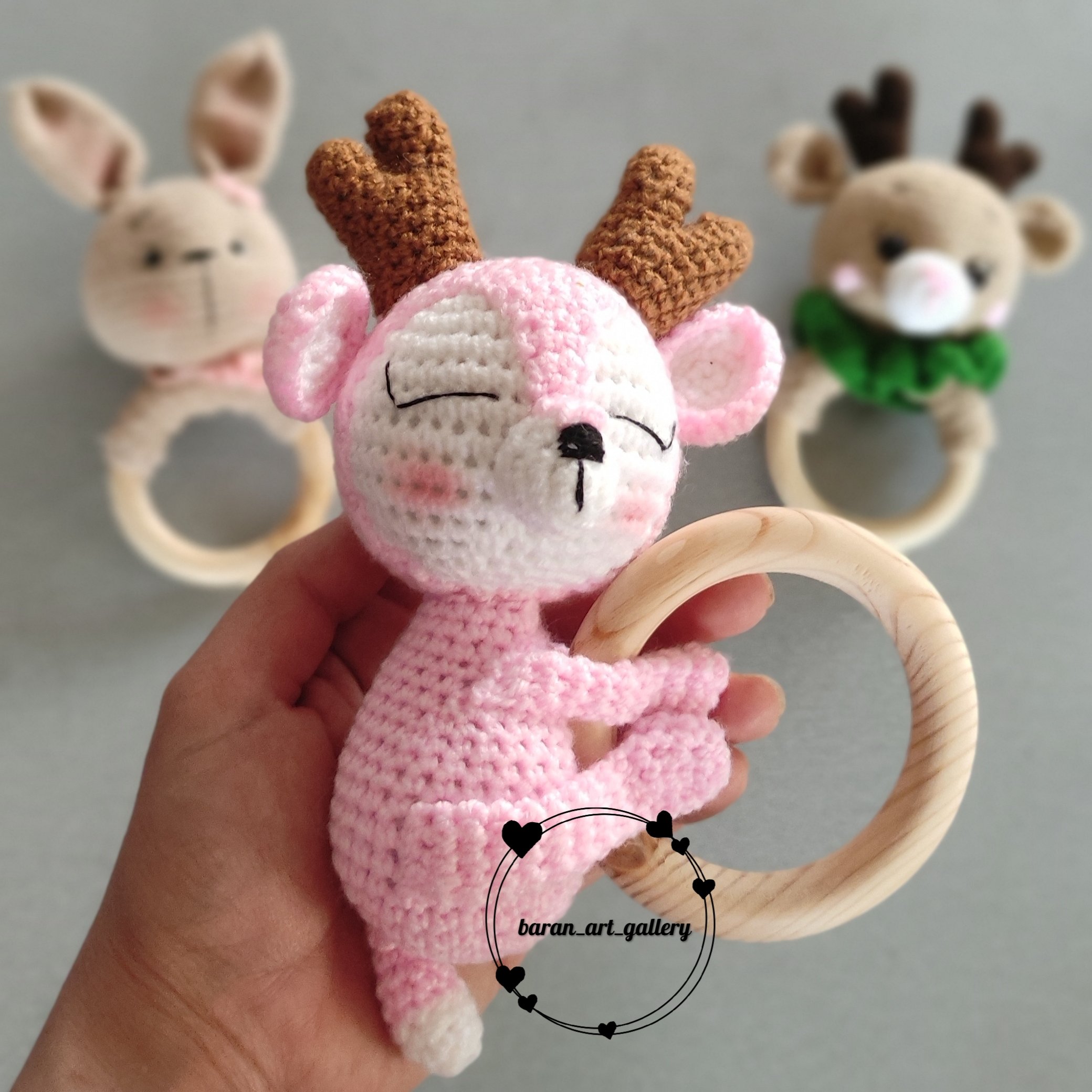 جغجغه بافتنی  گوزن صورتی