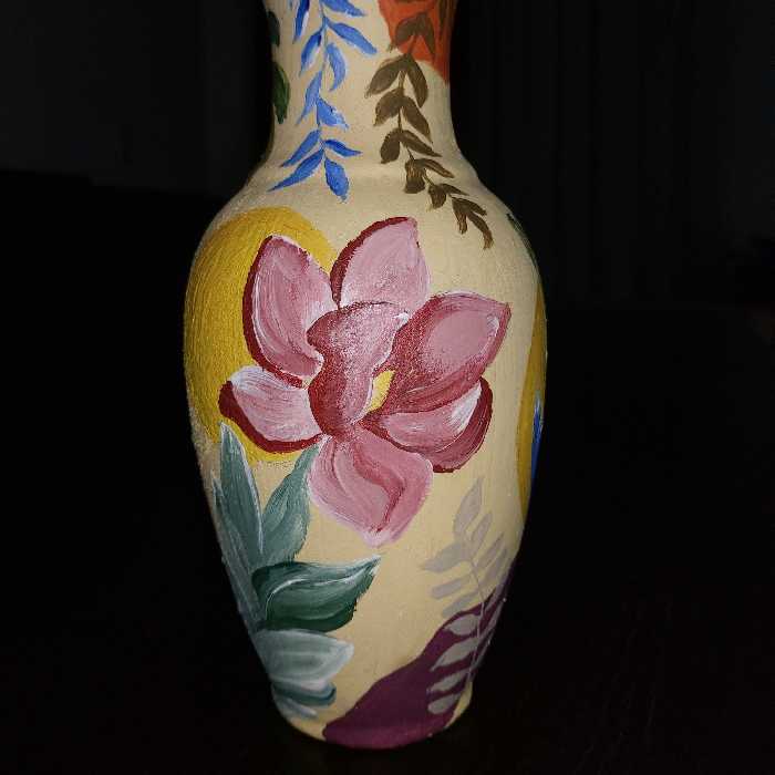 کوزه سفالی دکوراتیو کارشده با رنگ اکرولیک