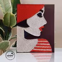 تابلو دکوری دست ساز میخ و نخ طرح دختر