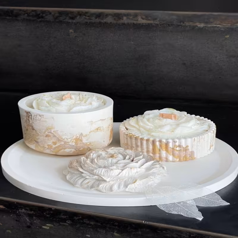 ست سینی بتنی با ظرف شیاردار وگل الاله   هم عطری هم ساده   رنگ ست قابل تغییره