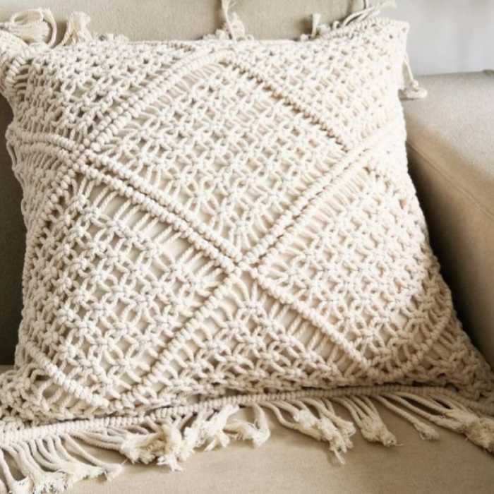 کاورکوسن مکرومه سپید  قبل از سفارش حتما موجودی بگیرین (پس کرایه)