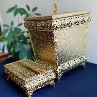 سطل و دستمال چهار گوش شکمدار