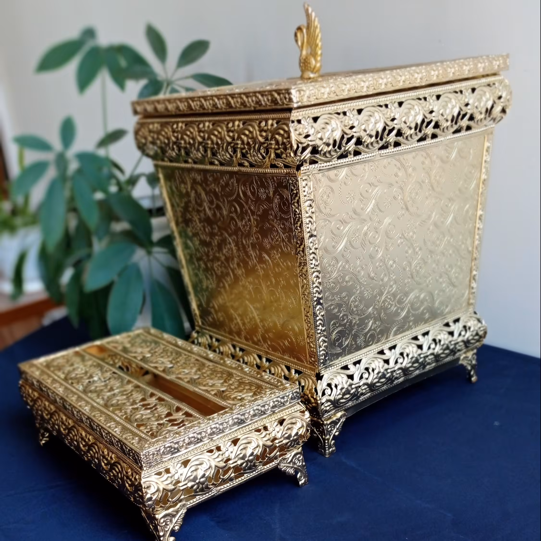 سطل و دستمال چهار گوش شکمدار