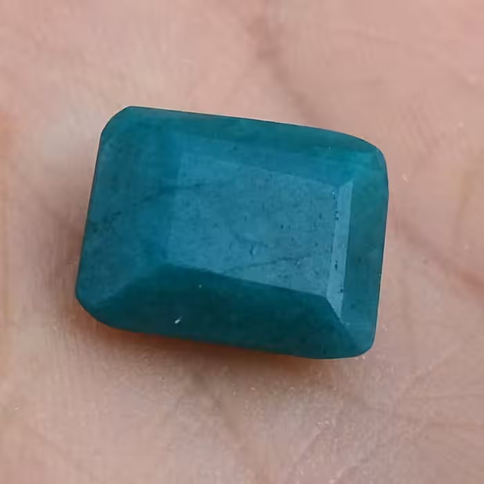 نگین زمرد معدنی پر رنگ بی نظییییییر جواهری خاص و فوق العاده خوش رنگ تراش جواهری شاهکااار خلقت 100 در 100 طبیعی