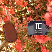 جاکلیدی چرم طبیعی و دست دوز تیاراچرم مشهد با قابلیت حکاکی اسم وشعر🌹