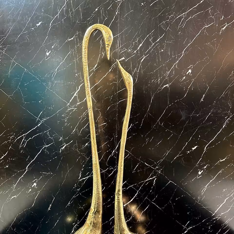 مجسمه مهرمادر قلمکاری شده برنزی