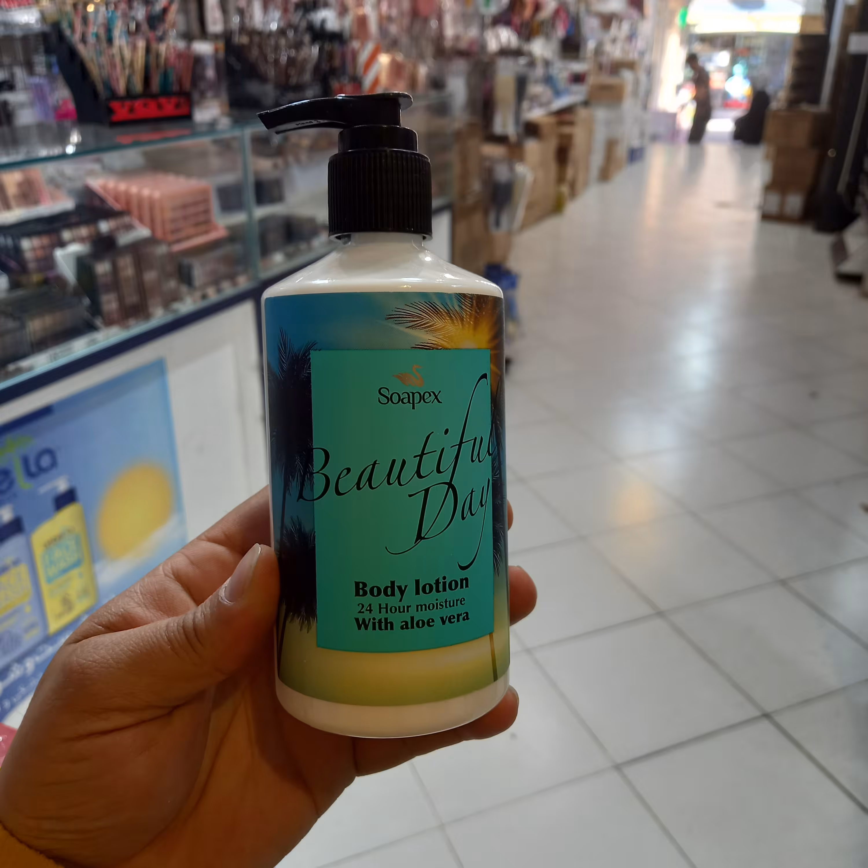 لوسیون بدن سوپکس مناسب برای بدن وصورت همراه با عصاره آلوئه ورا350میل قدرت آبرسانی بالا 