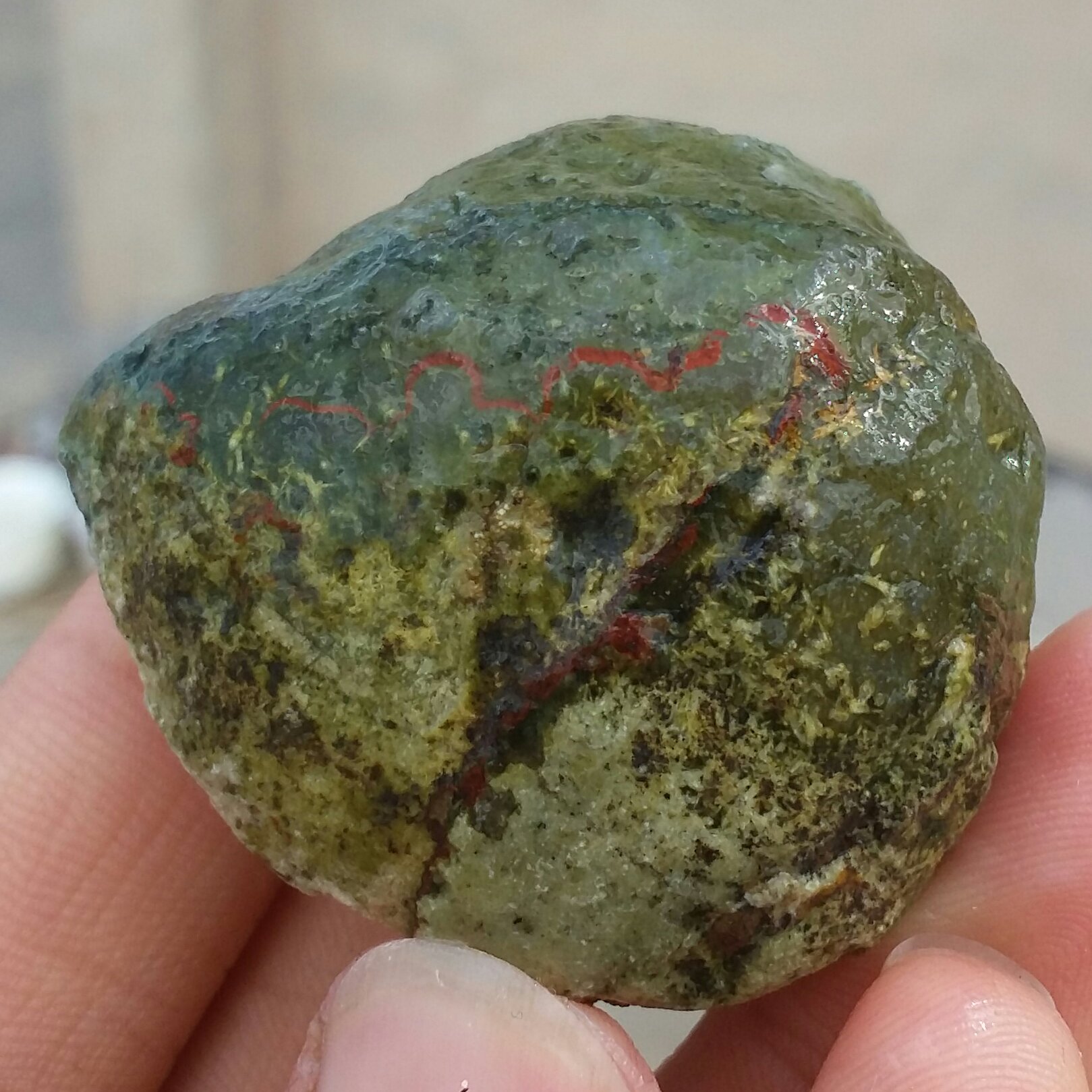 سنگ راف خام عقیق برش نخورده طرحدار و مغزدار 100 در 100 طبیعی سرشار از خواص شاهکار خلقت کد 9627