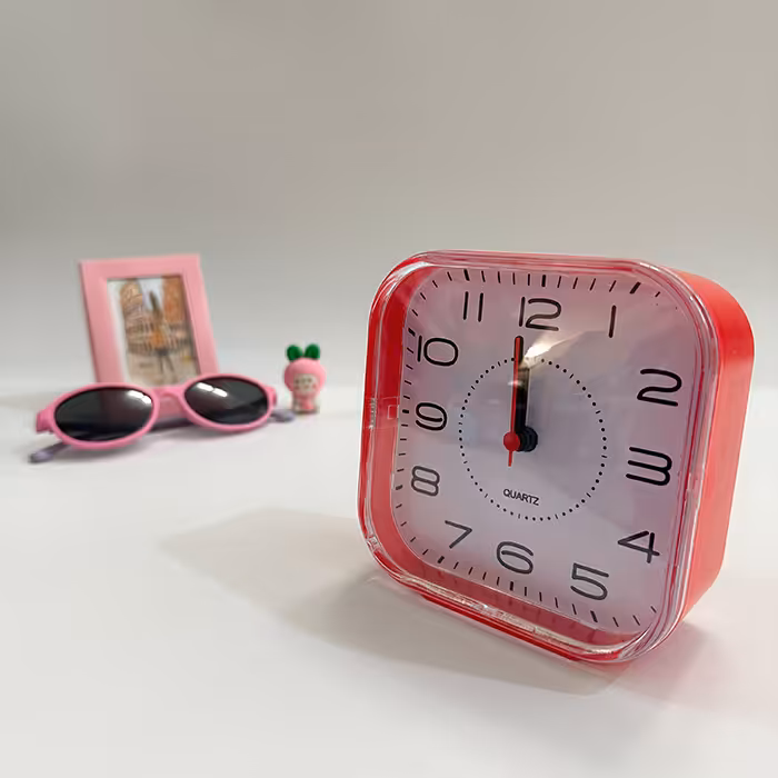 ساعت رومیزی طرح مربع