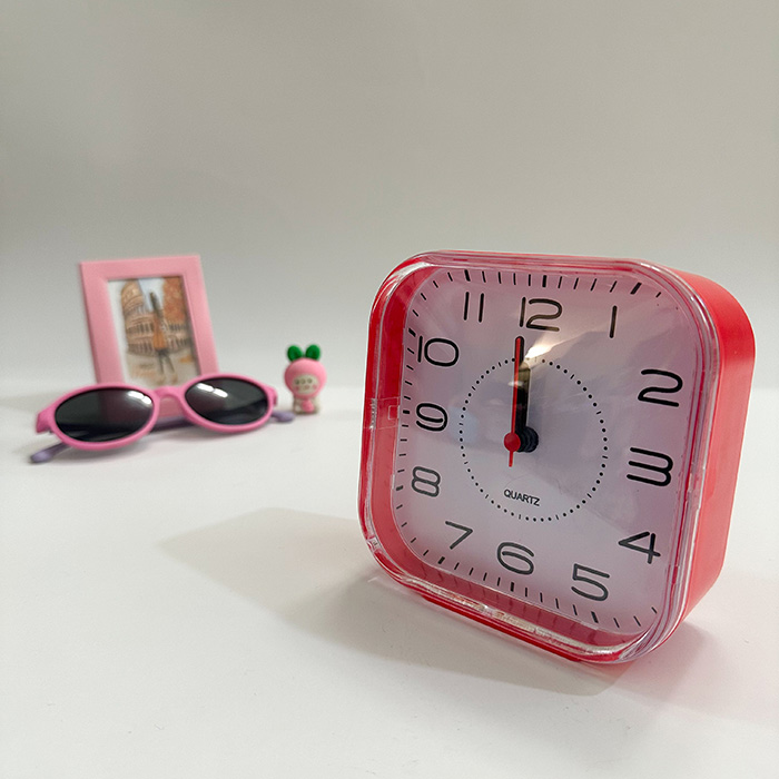 ساعت رومیزی طرح مربع