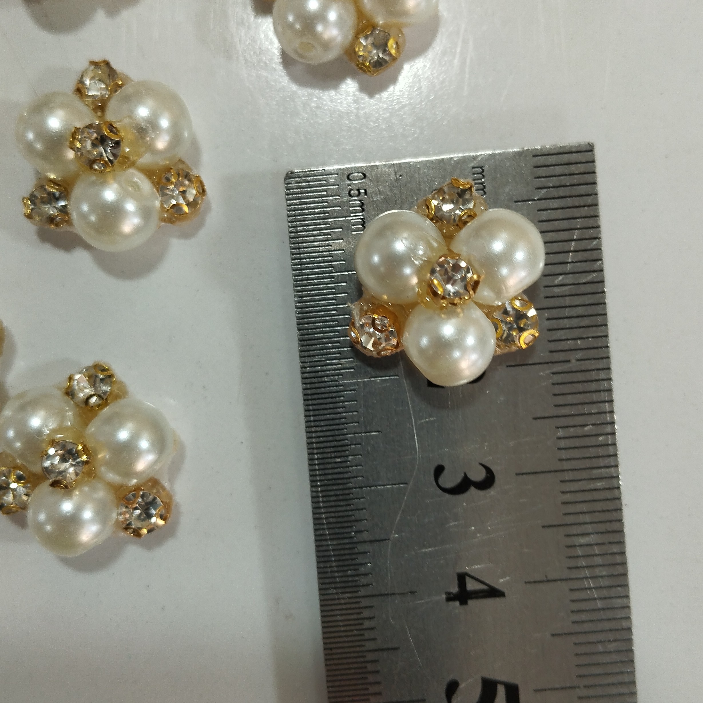 نگین تزیینی برای وسط گل و تزئینات دیگه