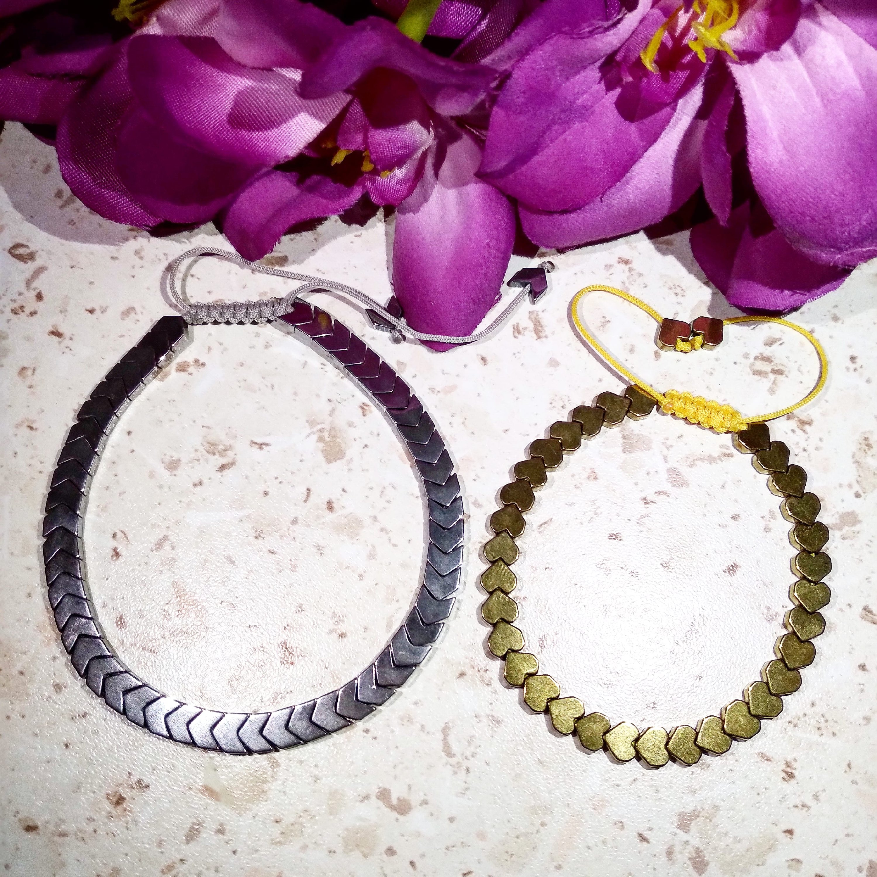 ست دستبند حدید
ساخته شده از سنگ حدید طلایی قلبی و حدید فلشی نقره ای