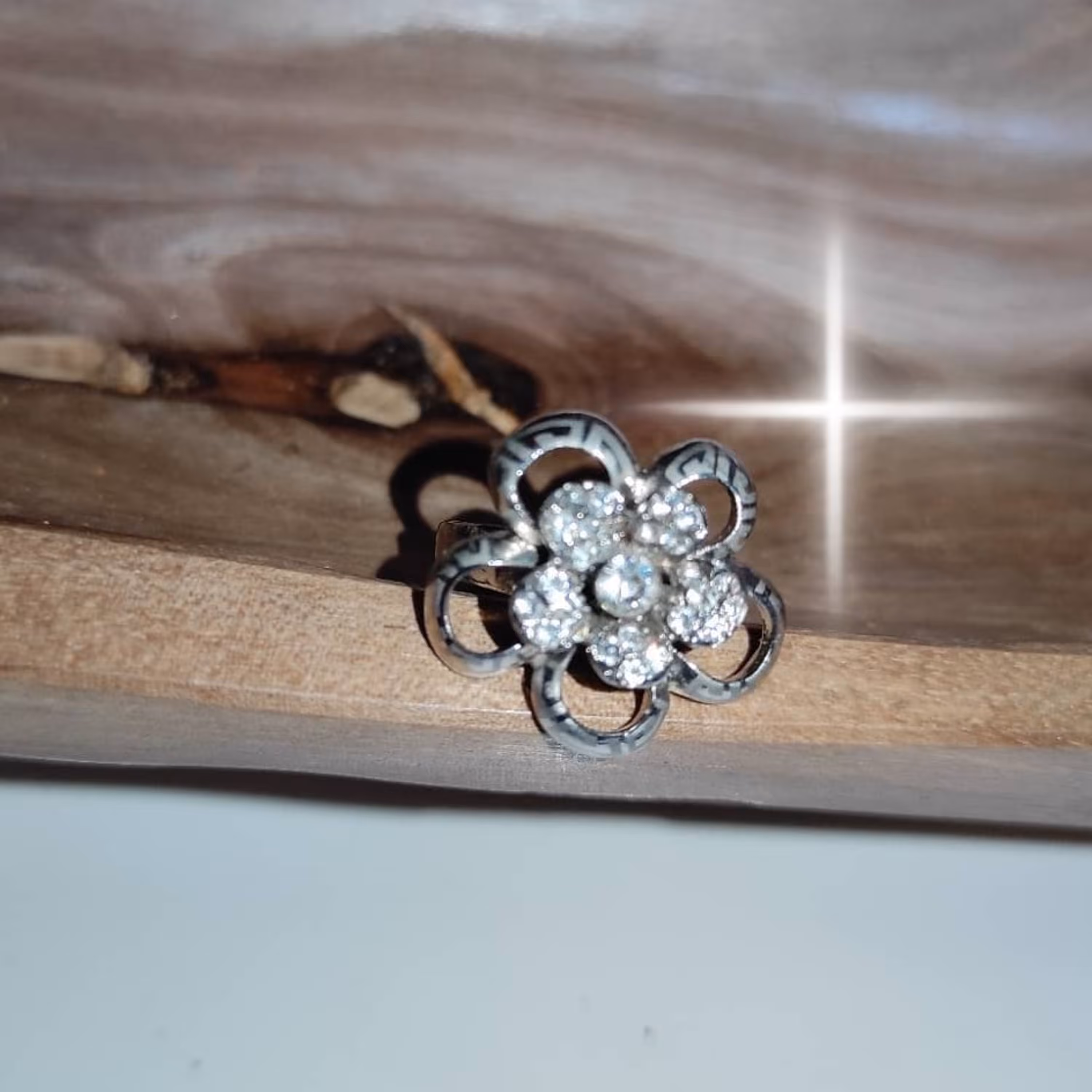 انگشتر ضد آب مدل گل رنگ سفید 