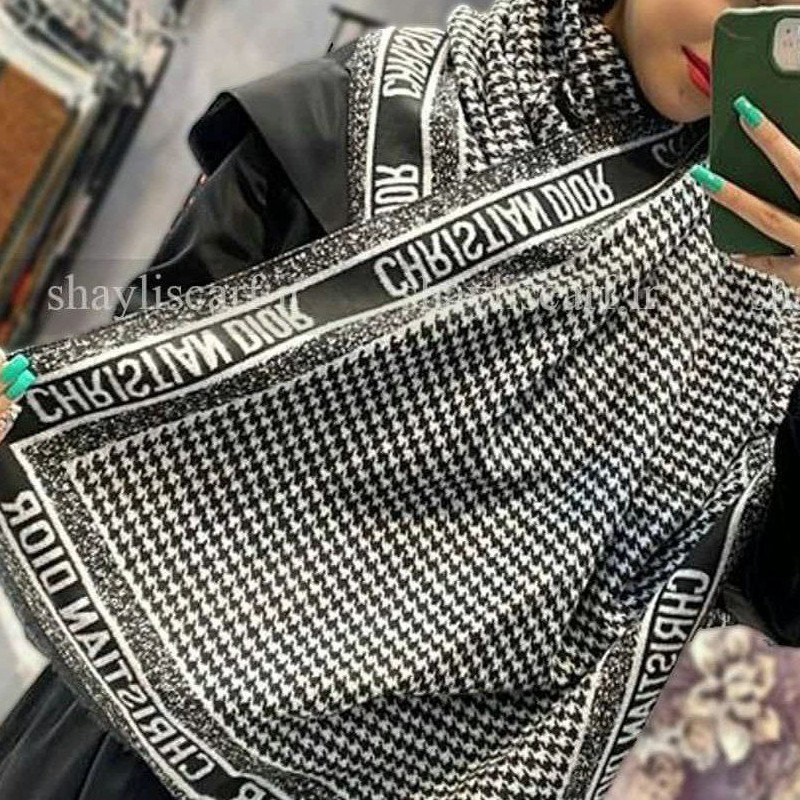 شال نخی پاییزه منگوله دار ،دارای طرح زیبا