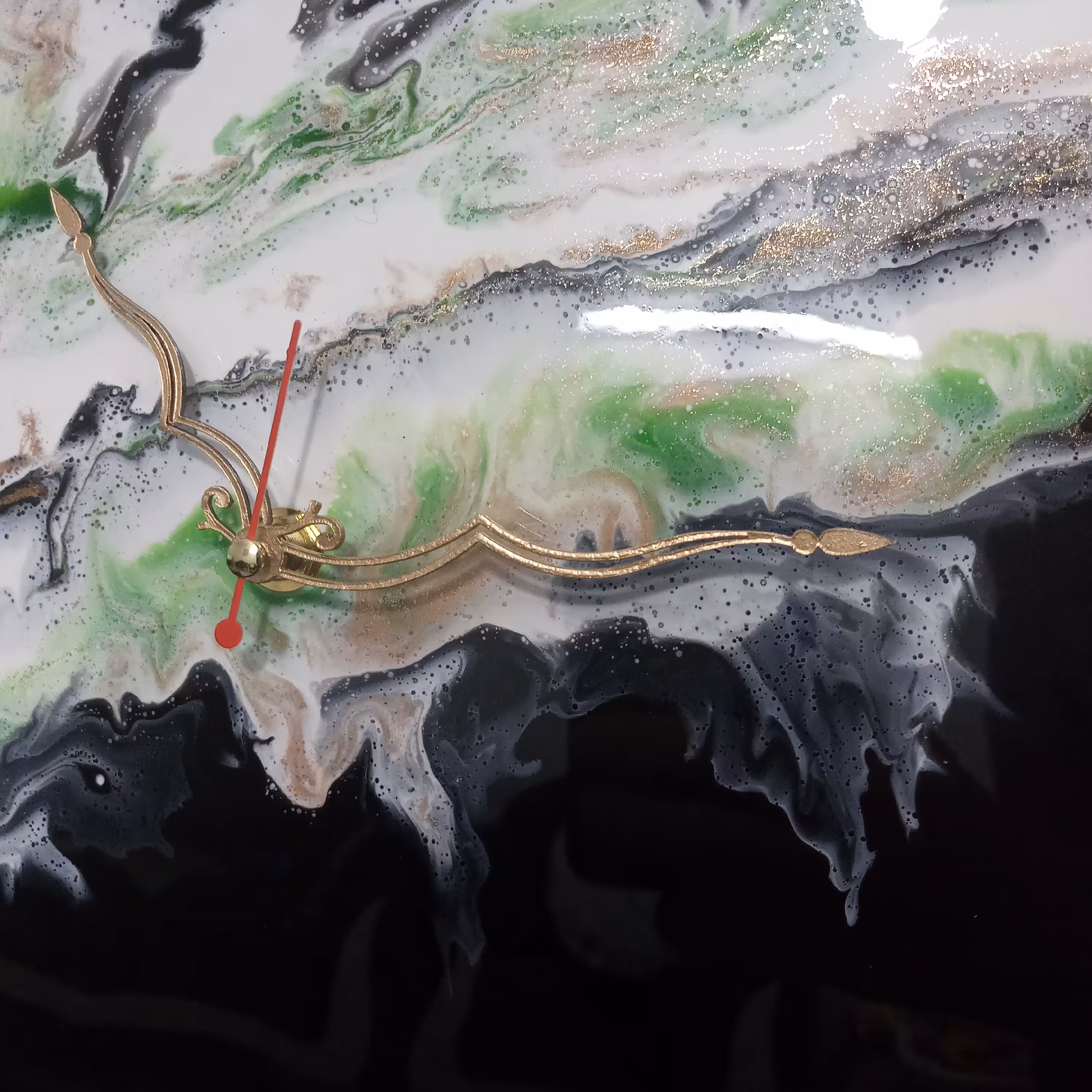 ساعت ابرو باد رزینی