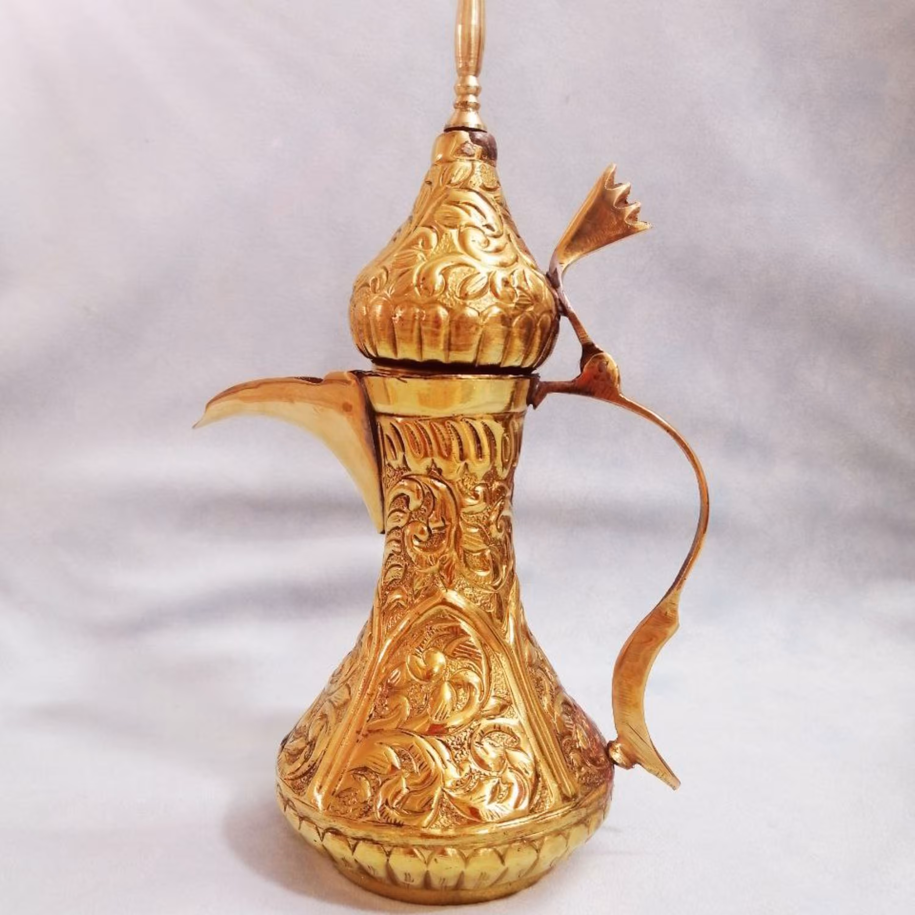 قهوه جوش برنجی هندی تمام قلم طرح دله عربی ( گلاب پاش ) ( سایز بزرگ تعداد محدود )